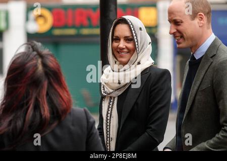 Muslim Centre, Hayes, Großbritannien. 9. März 2023 TRH der Prinz und die Prinzessin von Wales besuchen das Hayes Muslim Centre, um den an den Hilfsbemühungen Beteiligten und denjenigen zu danken, die Mittel für die Unterstützung der von den verheerenden Erdbeben in der Türkei und Syrien betroffenen Gemeinden aufgebracht haben. Foto: Amanda Rose/Alamy Live News Stockfoto