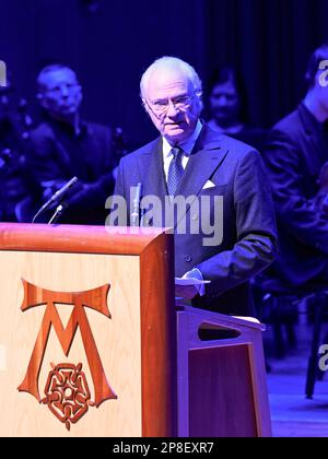 Der schwedische König Carl XVI Gustaf hält eine Rede in der Västerås-Konzerthalle während des königlichen Besuchs im Bezirk Västmanland am 9. März 2023, um HM the zu feiern Stockfoto