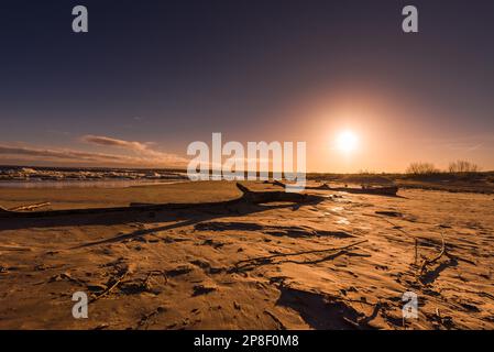 Sonnenaufgang über dem Strand Stockfoto