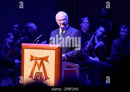 Der schwedische König Carl XVI Gustaf hält eine Rede in der Västerås-Konzerthalle während des königlichen Besuchs im Bezirk Västmanland am 9. März 2023, um HM the zu feiern Stockfoto