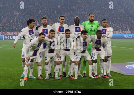 München, Deutschland. , . PSG-Team aufstellen, 99. Gianluigi DONNARUMMA, Wächter, 2. Achraf HAKIMI, 4. Sergio RAMOS, 5. MARQUINHOS, 6. Marco VERRATTI, 7. Kylian MBAPPE, 8. Fabian RUIZ, 15. Danilo PEREIRA, 17. VITINHA, 25. Nuno MENDES, 30. Lionel MESSI, FOOTBALL, UEFA CHAMPIONS LEAGUE, FC Bayern Muenchen vs PSG, Paris Saint Germain, Runde mit 16 2. Etappen am Mittwoch, 8. März 2023 in München im Fußballstadion der Allianz Arena, Ergebnis 2:0, (Foto: © Arthur THILL/ATPimages) (THILL Arthur/ATP/SPP) Guthaben: SPP Sport Press Photo. Alamy Live News Stockfoto