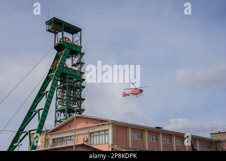 Barcelona, Barcelona, Spanien. 9. März 2023. 3 junge Arbeiter sind nach einem Erdrutsch in einem Kalibergwerk in SÃºria gefangen. Die Leichen der jungen Leute sind 900 Meter unter der Erde. (Kreditbild: © Marc Asensio Clupes/ZUMA Press Wire) NUR REDAKTIONELLE VERWENDUNG! Nicht für den kommerziellen GEBRAUCH! Kredit: ZUMA Press, Inc./Alamy Live News Stockfoto