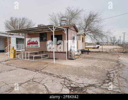 Hobbs, New Mexico, USA – 19. Februar 2023: Blick von außen auf Gaby's Burritos, ein Fast-Food-Restaurant Stockfoto