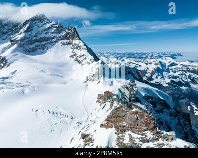 Panoramablick auf das Sphinx Observatorium auf dem Jungfraujoch - Dach Europas Stockfoto