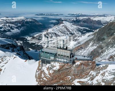 Panoramablick auf das Sphinx Observatorium auf dem Jungfraujoch - Dach Europas Stockfoto