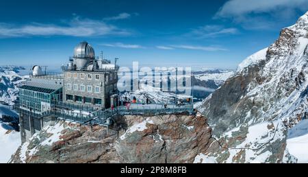 Panoramablick auf das Sphinx Observatorium auf dem Jungfraujoch - Dach Europas Stockfoto