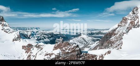 Panoramablick auf das Sphinx Observatorium auf dem Jungfraujoch - Dach Europas Stockfoto