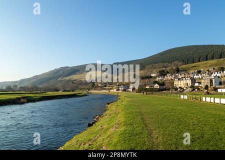 Der Fluss Tweed bei Walkerburn an der schottischen Grenze. Stockfoto