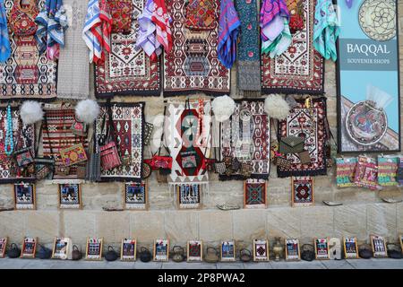 Souvenirs zum Verkauf in der Altstadt von Baku in Aserbaidschan Stockfoto