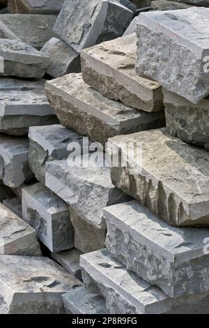 Sandsteinblöcke aus Naturstein, handgeschnitzt Stockfoto