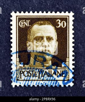 Von Italien gedruckte Briefmarke, die den König von Italien Viktor Emmanuel III., ca. 1929, zeigt. Stockfoto