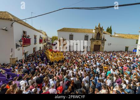 Arahal. Sevilla. Spanien. 15. April 2022. Die Prozession des Jesu Nazareno der Bruderschaft Jesu Nazareno; aus Arahal (Sevilla) während der Goo Stockfoto