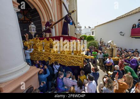 Arahal. Sevilla. Spanien. 15. April 2022. Die Prozession des Jesu Nazareno der Bruderschaft Jesu Nazareno; aus Arahal (Sevilla) während der Goo Stockfoto