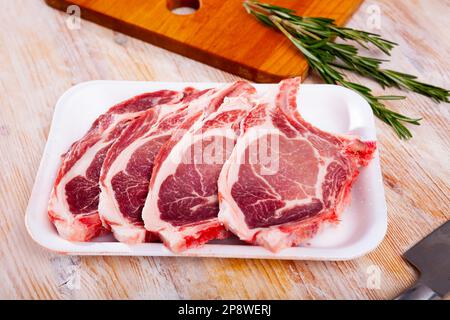 Rohes Schweinefleisch chop Stockfoto