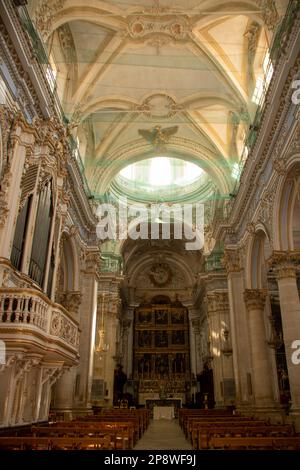 Innere des Doms von San Giorgio, „Kathedrale von St. George“, in Modica, Provinz Ragusa, Sizilien, Italien. In die Liste des Weltkulturerbes des UNWSR aufgenommen Stockfoto