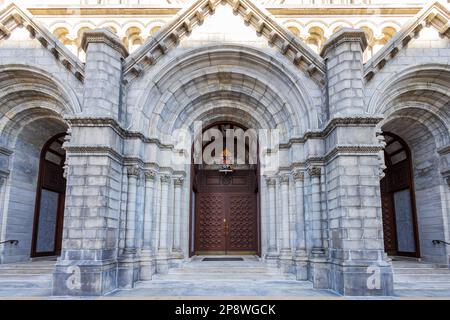 Sonniger Blick auf die Basilika St. Louis in Missouri Stockfoto