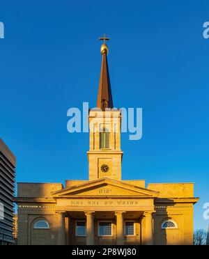 Sonniger Blick auf die Basilika St. Louis, König von Frankreich in Missouri Stockfoto
