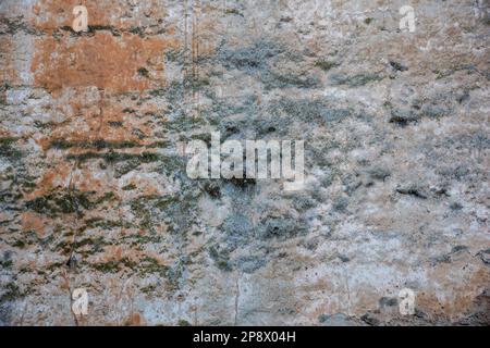 Detalle de un antiguo muro mittelalterliches hecho con piedras, ladrillos y otros materiales, textura Stockfoto