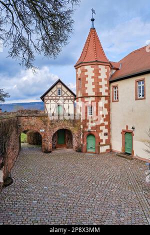 Historisches Kommandantenhaus und Turm von Schloss Dilsberg, Dilsberg, Neckargemund, Baden-Wurttemberg, Deutschland, Europa. Stockfoto