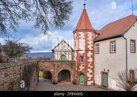 Historisches Kommandantenhaus und Turm von Schloss Dilsberg, Dilsberg, Neckargemund, Baden-Wurttemberg, Deutschland, Europa. Stockfoto