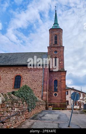 Die katholische Kirche St. Bartholomew, eine barocke Kirche des 18. Jahrhunderts in Dilsberg, Neckargemund, Baden-Württemberg, Deutschland, Europa. Stockfoto