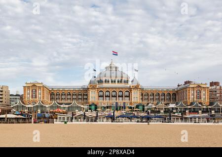 Den Haag, Niederlande - 21. April 2016: Kurhaus Scheveningen. Es ist ein denkmalgeschütztes Gebäude in Scheveningen, Den Haag, es war Teil des Amrath Hote Stockfoto