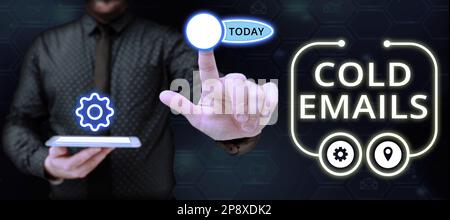Text mit E-Mails zu Inspiration Kälte. Wort für unerbetene E-Mails, die ohne vorherigen Kontakt an einen Empfänger gesendet werden Stockfoto