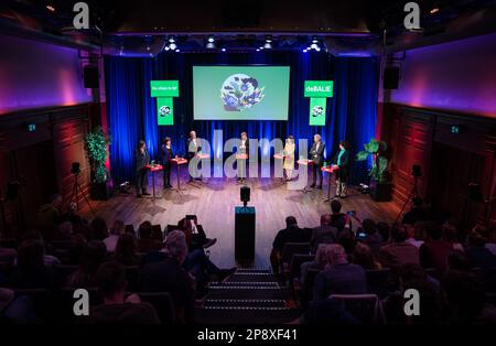 AMSTERDAM - (VLNR) Theo Bovens (CDA), Tineke Huizinga-Heringa (Christenunie), Paul van Meenen (D66), Mei Li Vos (PvdA), Paul Rosenmoller (Groenlinks) und Ilona Lagas (BBB) während der Wahldebatte mit den Parteiführern für den Senat im Vorfeld der Provinzwahlen. Während der Debatte werden die verschiedenen Krisen diskutiert, mit denen das Land konfrontiert ist, wie die Stickstoffkrise und die Einwanderungskrise. ANP BART MAAT niederlande out - belgien out Stockfoto