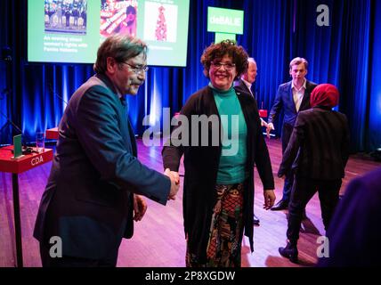 AMSTERDAM - (VLNR) Theo Bovens (CDA) und Ilona Lagas (BBB) während der Wahldebatte mit Parteiführern für den Senat im Vorfeld der Provinzwahlen. Während der Debatte werden die verschiedenen Krisen diskutiert, mit denen das Land konfrontiert ist, wie die Stickstoffkrise und die Einwanderungskrise. ANP BART MAAT niederlande out - belgien out Stockfoto