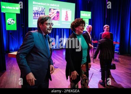 AMSTERDAM - (VLNR) Theo Bovens (CDA) und Ilona Lagas (BBB) während der Wahldebatte mit Parteiführern für den Senat im Vorfeld der Provinzwahlen. Während der Debatte werden die verschiedenen Krisen diskutiert, mit denen das Land konfrontiert ist, wie die Stickstoffkrise und die Einwanderungskrise. ANP BART MAAT niederlande out - belgien out Stockfoto