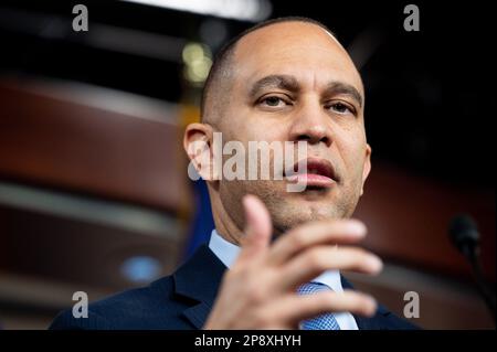 Washington, Usa. 09. März 2023. USA Repräsentant Hakeem Jeffries (D-NY), der auf seiner wöchentlichen Pressekonferenz im U.S. Capitol spricht. (Foto: Michael Brochstein/Sipa USA) Guthaben: SIPA USA/Alamy Live News Stockfoto