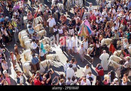 Sainte-Sara.Procession während der Wallfahrt der Zigeuner in Les Saintes Maries De La Mer (Mai), Camargue, Bouches-du-Rhône, Frankreich Stockfoto