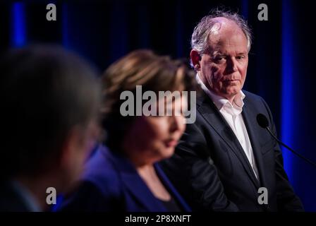 AMSTERDAM - (VLNR) Theo Bovens (CDA), Tineke Huizinga-Heringa (Christliche Union) und Paul van Meenen (D66) während der Wahldebatte mit Parteiführern des Senats im Vorfeld der Provinzwahlen. Während der Debatte werden die verschiedenen Krisen diskutiert, mit denen das Land konfrontiert ist, wie die Stickstoffkrise und die Einwanderungskrise. ANP BART MAAT niederlande out - belgien out Stockfoto