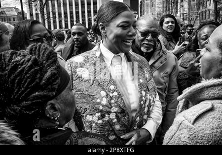 9. März 2023: KÖNIGIN LATIFAH erscheint zur Enthüllung des Harriet Tubman Monuments am Tubman Square in Newark, New Jersey. „Shadow a Face“ von der Künstlerin Nina Cooke John ersetzt ein Statut von Christopher Columbus, das im Sommer 2020 entfernt wurde (Kreditbild: © Brian Branch Price/ZUMA Press Wire), NUR REDAKTIONELLE VERWENDUNG! Nicht für den kommerziellen GEBRAUCH! Stockfoto