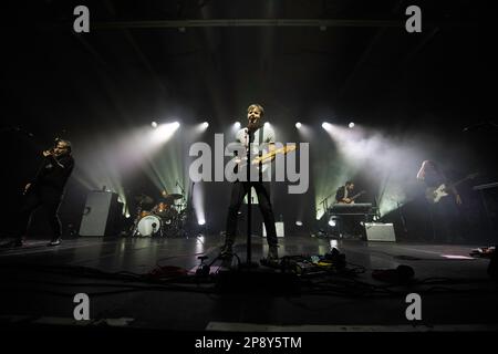 Die amerikanische Indie-Band Death Cab for Cutie tritt live in der Kolumbiahalle in Berlin auf und besucht ihr neues Album Asphalt Meadows. Stockfoto