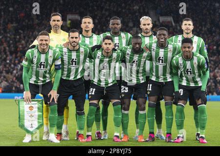 Manchester, Großbritannien. 09. März 2023. Equipe of Betis antes Jogo entre Manchester United gegen Real Betis, in Old Trafford, Manchester, England. Man United hat 4-1 gewonnen (Foto: Richard Callis/Sports Press Photo/C – FRIST VON EINER STUNDE – FTP NUR AKTIVIEREN, WENN BILDER WENIGER ALS EINE STUNDE ALT sind – Alamy) Guthaben: SPP Sport Press Photo. Alamy Live News Stockfoto