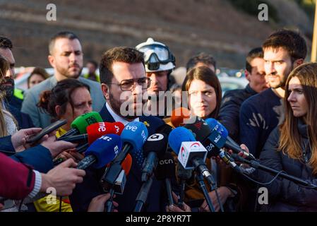 Barcelona, Spanien. 09. März 2023. Der Präsident der katalanischen Generalitat Pere Aragones wird in den Räumlichkeiten der Iberpotash, auch bekannt als ICL-Landmine, in Suria bei der Abgabe von Erklärungen gegenüber den Medien gesehen. Drei Bergarbeiter starben nach einem Steinschlag von einem Teil der Kaliummine. Kredit: SOPA Images Limited/Alamy Live News Stockfoto