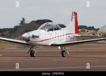 HB-HHH, ein Pilatus PC-7 Mk II, betrieben von Pilatus Aircraft Ltd., der bei der RAF Fairford in Gloucestershire, England, zur Ausstellung auf der Royal International Air Tattoo 2022 (RIAT 22) einfährt. Stockfoto