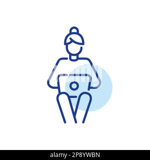 Frau, die sitzt und mit einem Laptop auf den Knien arbeitet. Pixelgenaue, bearbeitbare Konturlinie Stock Vektor