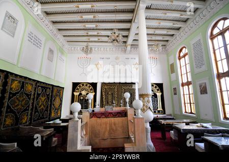 Das Innere der Jüdischen Synagoge Old Bukhari in Bukhara, Usbekistan. Stockfoto