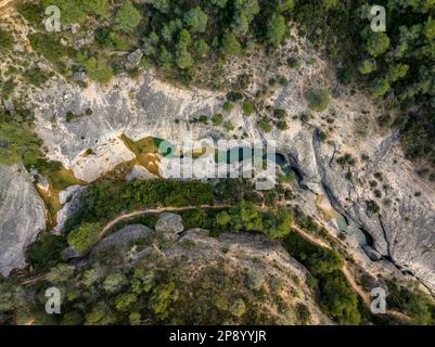 Der Ort Les Olles d'Horta de Sant Joan an an der Canaletes (Terra Alta, Tarragona, Katalonien, Spanien) aus der Vogelperspektive Stockfoto