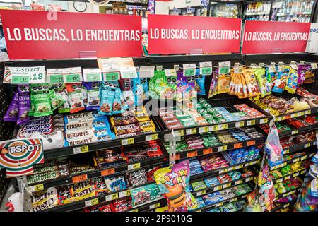 Mexico City, Snacks, Junkfood, Schokoriegel, Hershey's M&M's, innen innen innen, 7-Eleven Lebensmittelgeschäfte, Bodega Bodegas Supermarkt, di Stockfoto