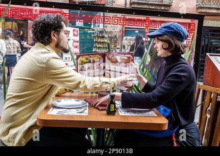 Mexiko-Stadt, Barrio Chino Chinatown, sitzender Tischmann Männer, weibliche Frau, Erwachsene, Bewohner, Paare, Restaurant-Restaurant-Restaurant Stockfoto