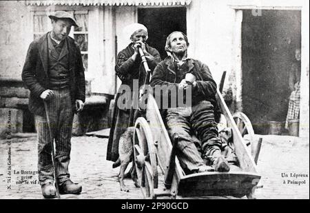 Claude Lacourarie - bretonischer Fotograf - Landleben der Bretagne um 1900 - Ein Lepra-Betroffener in Paimpol, Bretagne, Frankreich. Stockfoto