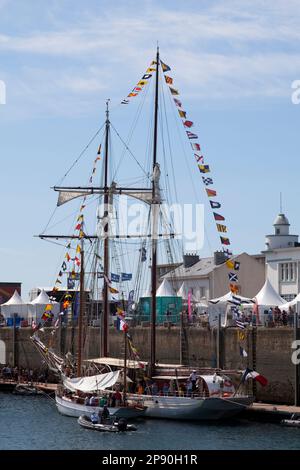 Brest, Frankreich - Juli 14 2022: Belle Poule ist eine Schonerin der französischen Marine, die als Ausbildungsschiff eingesetzt wird. Sie wurde 1932 als Nachbildung eines Paimpolai erbaut Stockfoto