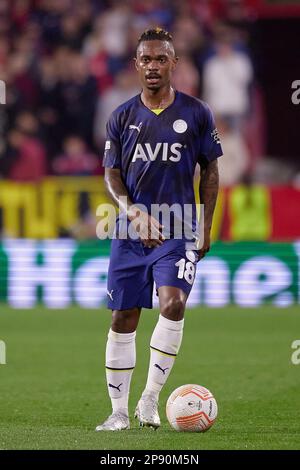 Sevilla, Spanien. 09. März 2023. Lincoln (18) von Fenerbahce, gesehen während des Spiels der UEFA Europa League zwischen dem FC Sevilla und Fenerbahce im Estadio Ramon Sanchez Pizjuan in Sevilla. (Foto: Gonzales Photo/Alamy Live News Stockfoto