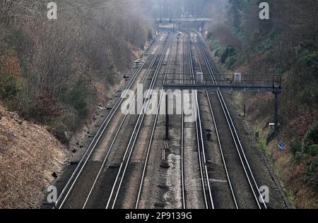 Die südwestliche Hauptlinie bei Deepcut in Surrey, auf halbem Weg zwischen Woking und Farnborough Stockfoto