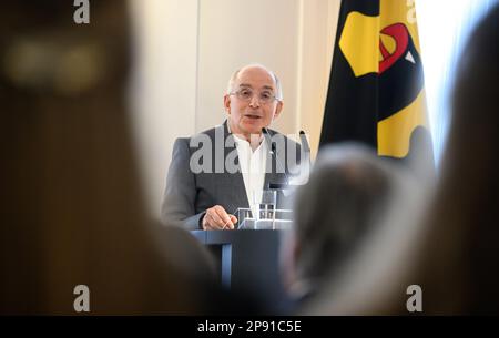 Berlin, Deutschland. 10. März 2023. Ron Robin, Präsident der Universität Haifa, spricht anlässlich des 50. Gründungstages der israelischen Universität auf einem gemeinsamen Empfang des deutschen Präsidenten und des Deutschen Patronenverbandes der Universität Haifa im Schloss Bellevue. Mit mehr als 18.000 Studenten ist die Universität von Haifa Israels drittgrößte Universität. Juden und Nichtjuden studieren dort zusammen in einer Atmosphäre der Toleranz und des gegenseitigen Respekts. Kredit: Bernd von Jutrczenka/dpa/Alamy Live News Stockfoto