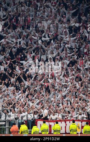 Turin, Italien. 09. März 2023 Fans von SC Freiburg zeigen ihre Unterstützung während der UEFA Europa League-Runde des Fußballspiels 16 zwischen dem FC Juventus und dem FC Freiburg. Kredit: Nicolò Campo/Alamy Live News Stockfoto