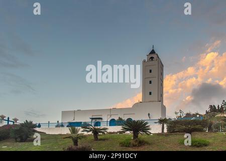 Die Moschee von Sidi Bou Said befindet sich in der Altstadt von Sidi Bou Said, in der Nähe von Tunis, Nordafrikas nördlicher Region Tunesiens. Stockfoto